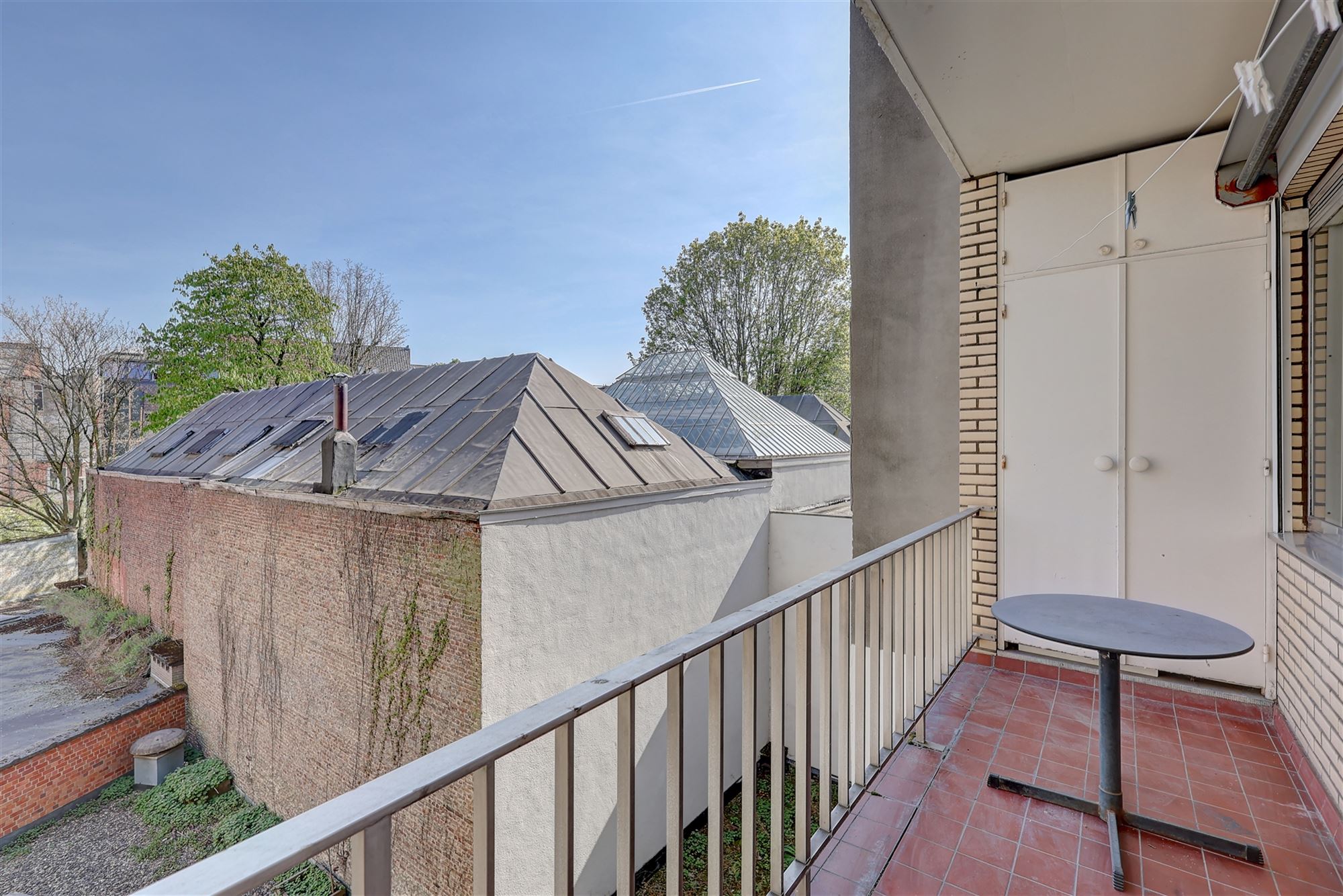 Ruim appartement met twee slaapkamers en terras in centrum Antwerpen foto 8