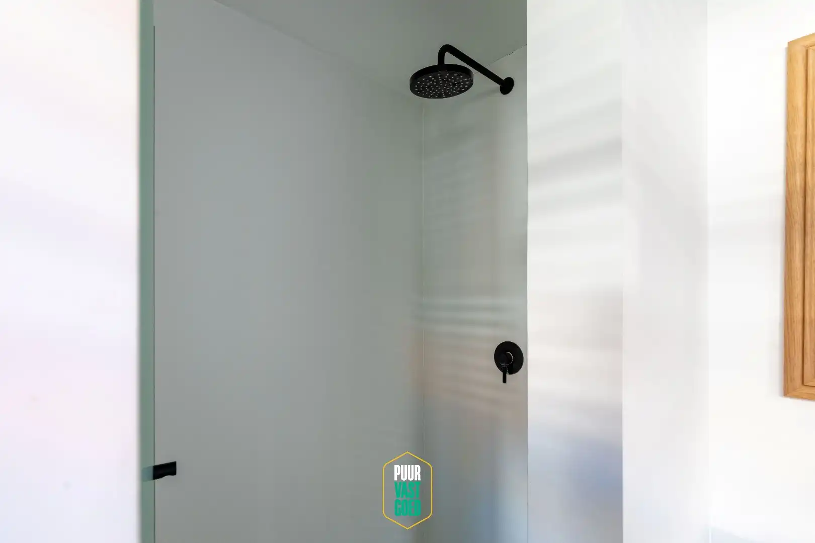 Prachtig gerestaureerde hoekwoning met grote garage bij 't Zand foto 22