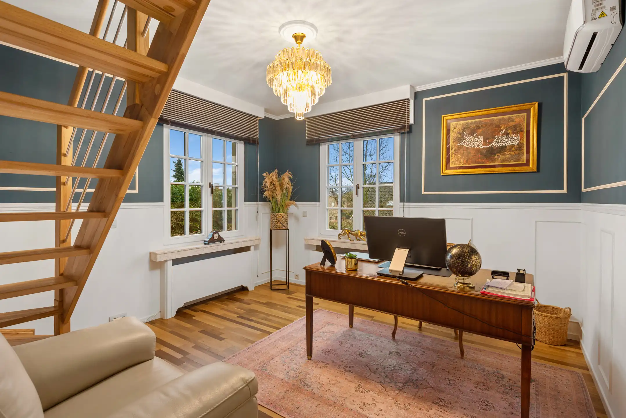 Unieke volledig gerenoveerde Villa met 5 slaapkamers, 2 badkamers, garage, groot terras, ruime tuin, zwembad, fitnessruimte en oprit op een terrein van 16 are 80 ca foto 19