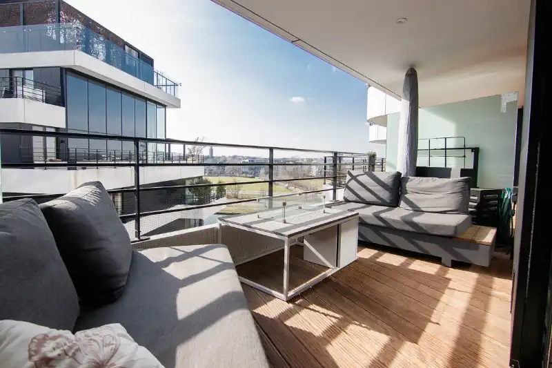 Knap afgewerkt 2-slaapkamerappartement met zonnig terras op het 5e verdiep en zicht op het water foto 15