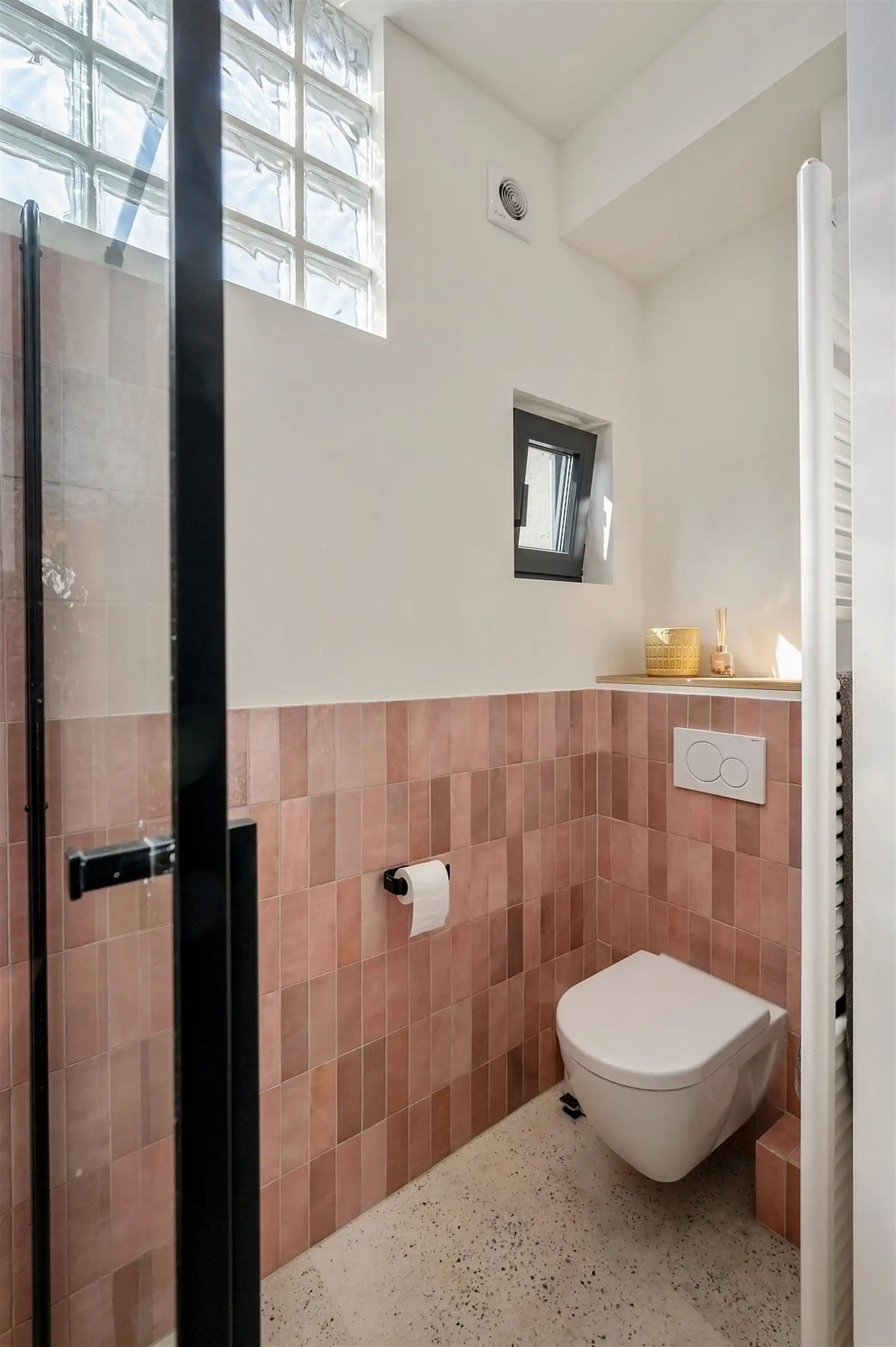 Super tof gerenoveerd appartement met balkon foto 14