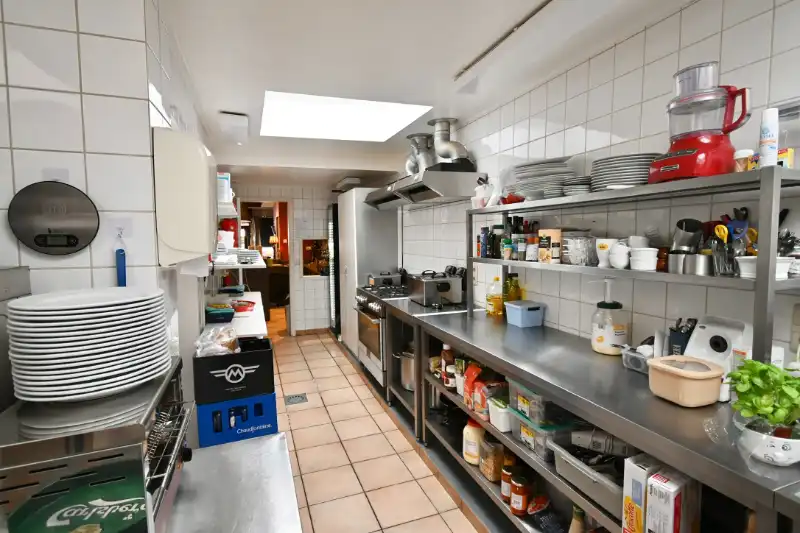 Karaktervolle handelswoning met woonst op toplocatie in het centrum van Deinze foto 7
