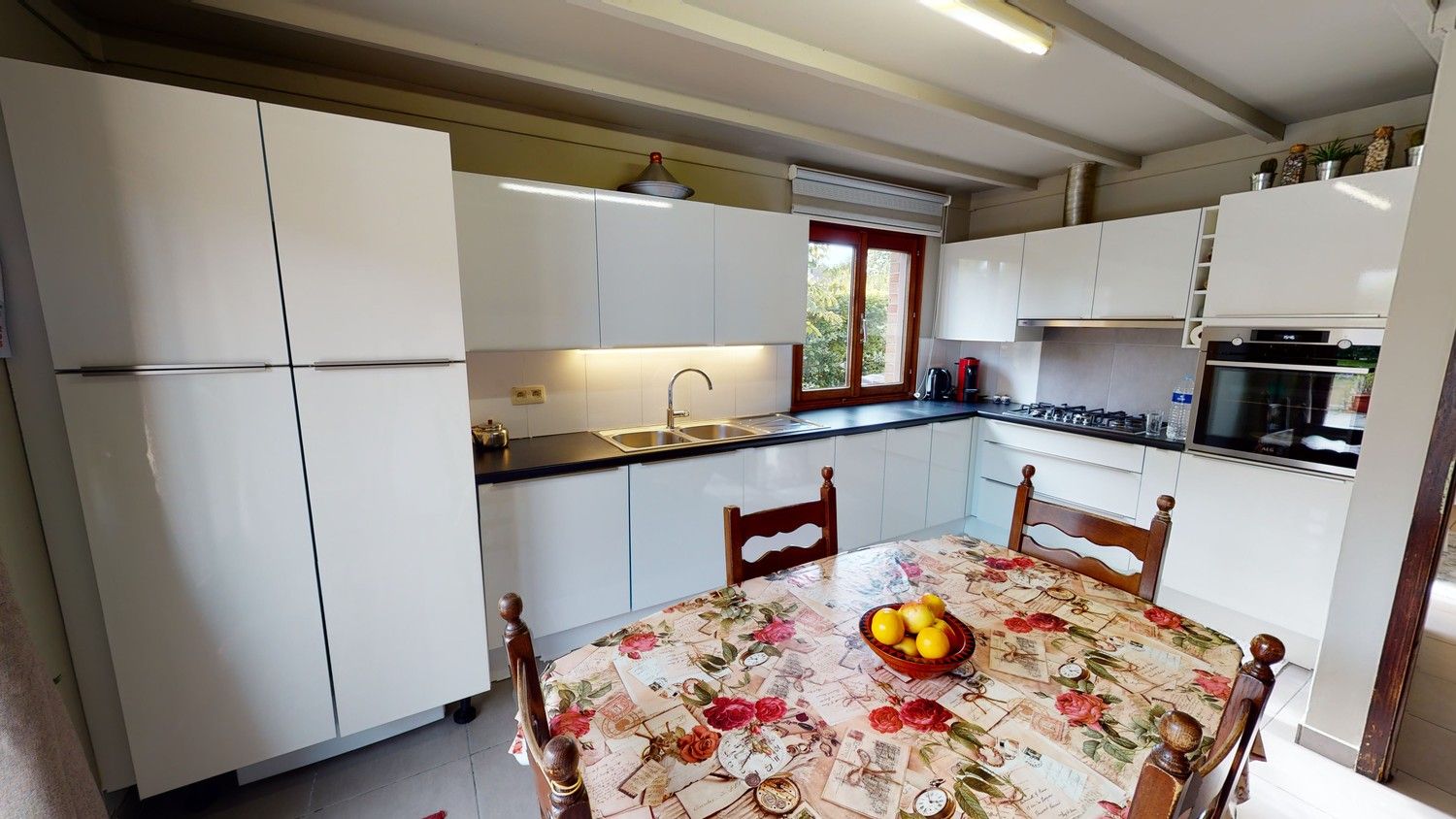 Ruime, alleenstaande woning met 4 slaapkamers! foto 8