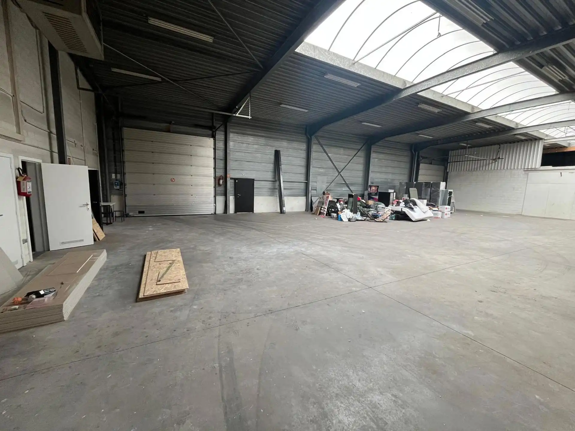 Kontich: magazijn met mezzanine en kantoorruimte foto 4