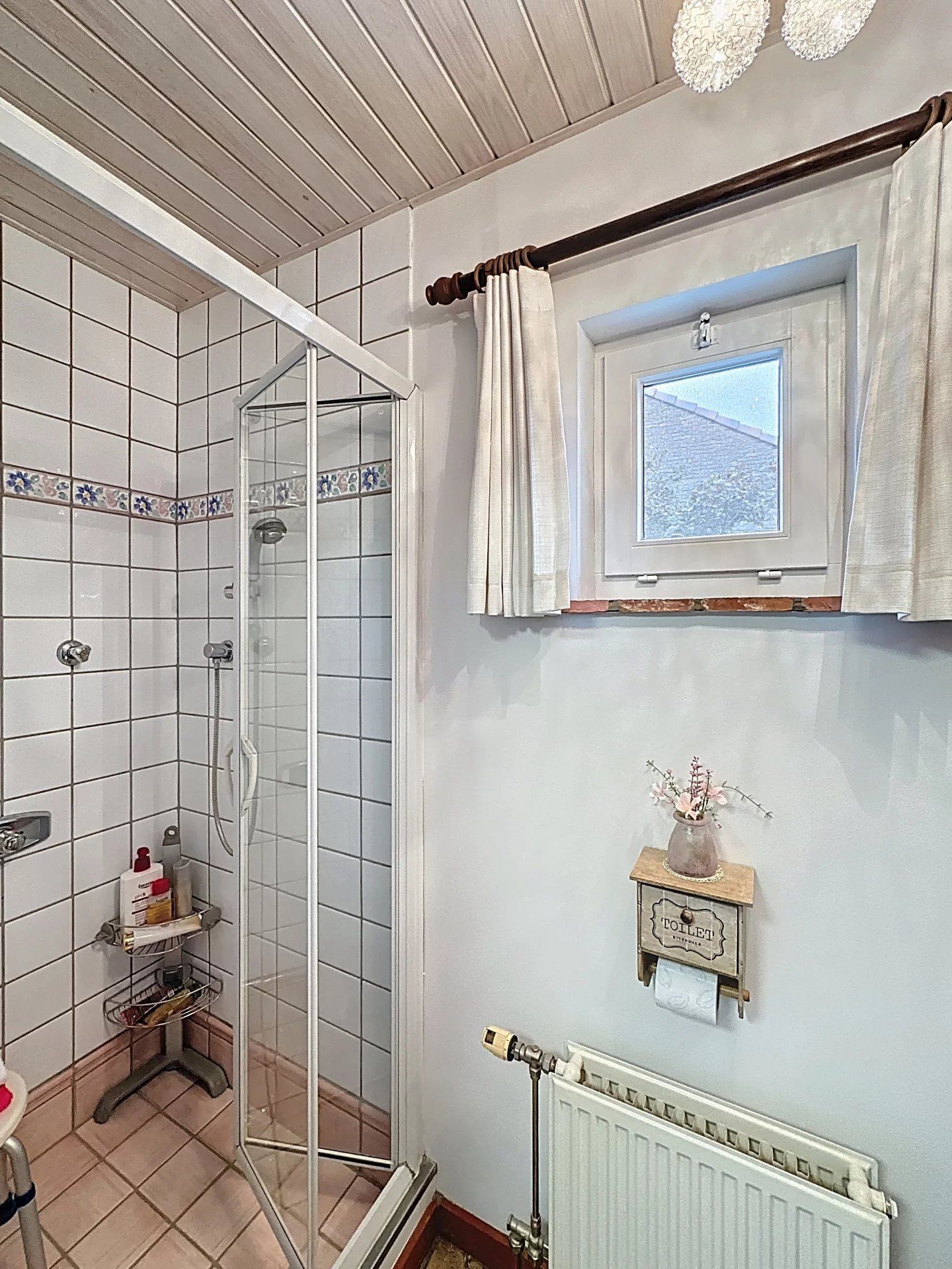 Zeer verzorgde landelijke woning op prachtig perceel met 3 slaapkamers en 2 badkamers. foto 16