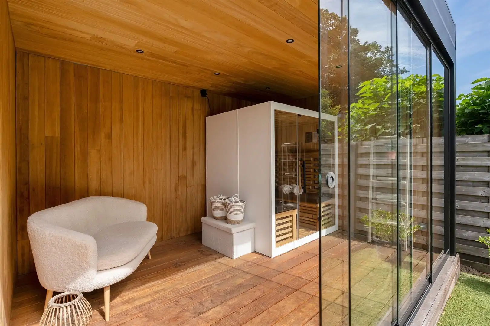 Instapklare halfopen villa met rieten dak, verwarmd zwembad en eigen wellness foto 15