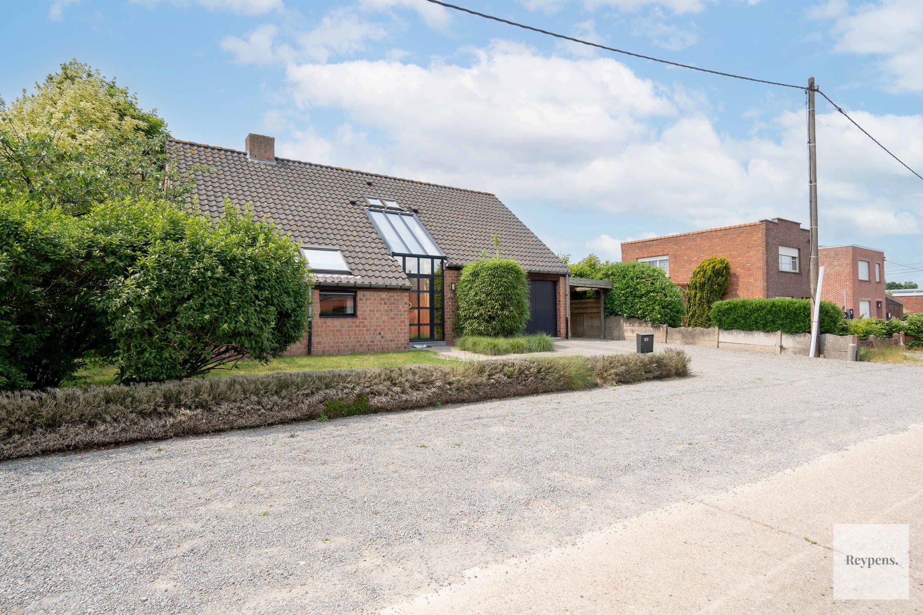 Rustig gelegen woning op goede locatie! foto 2