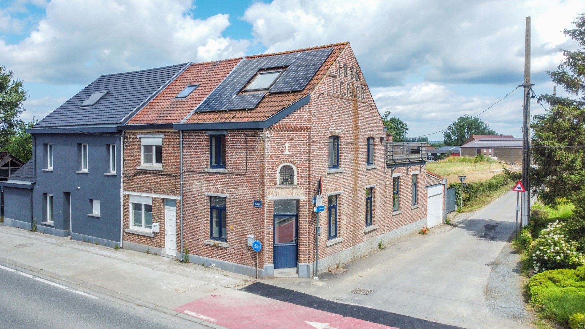 Gerenoveerde en lichtrijke woning met 3 slaapkamers! foto 3