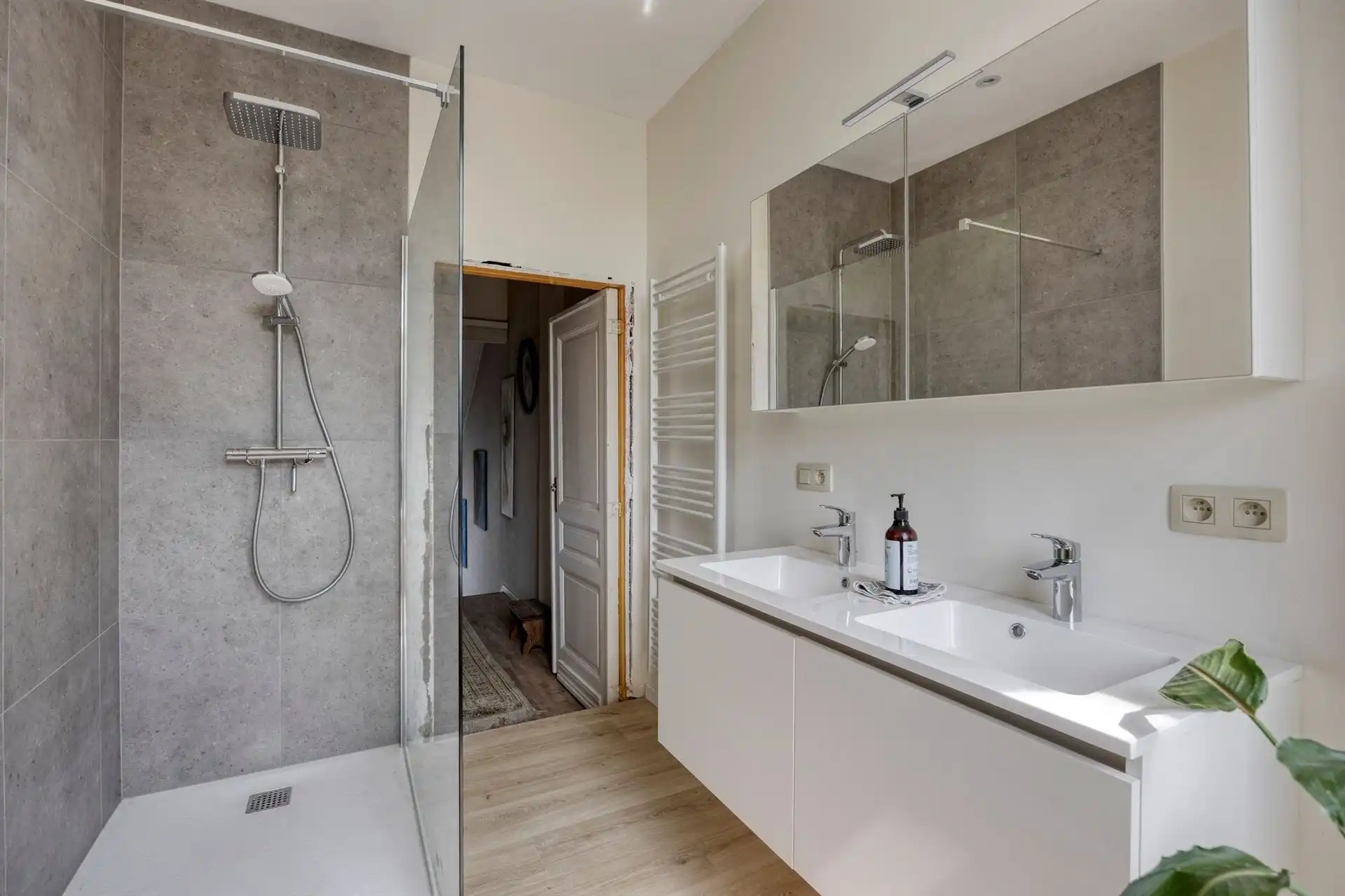 Prachtig gerenoveerde serristenwoning op prima locatie nabij centrum foto 20