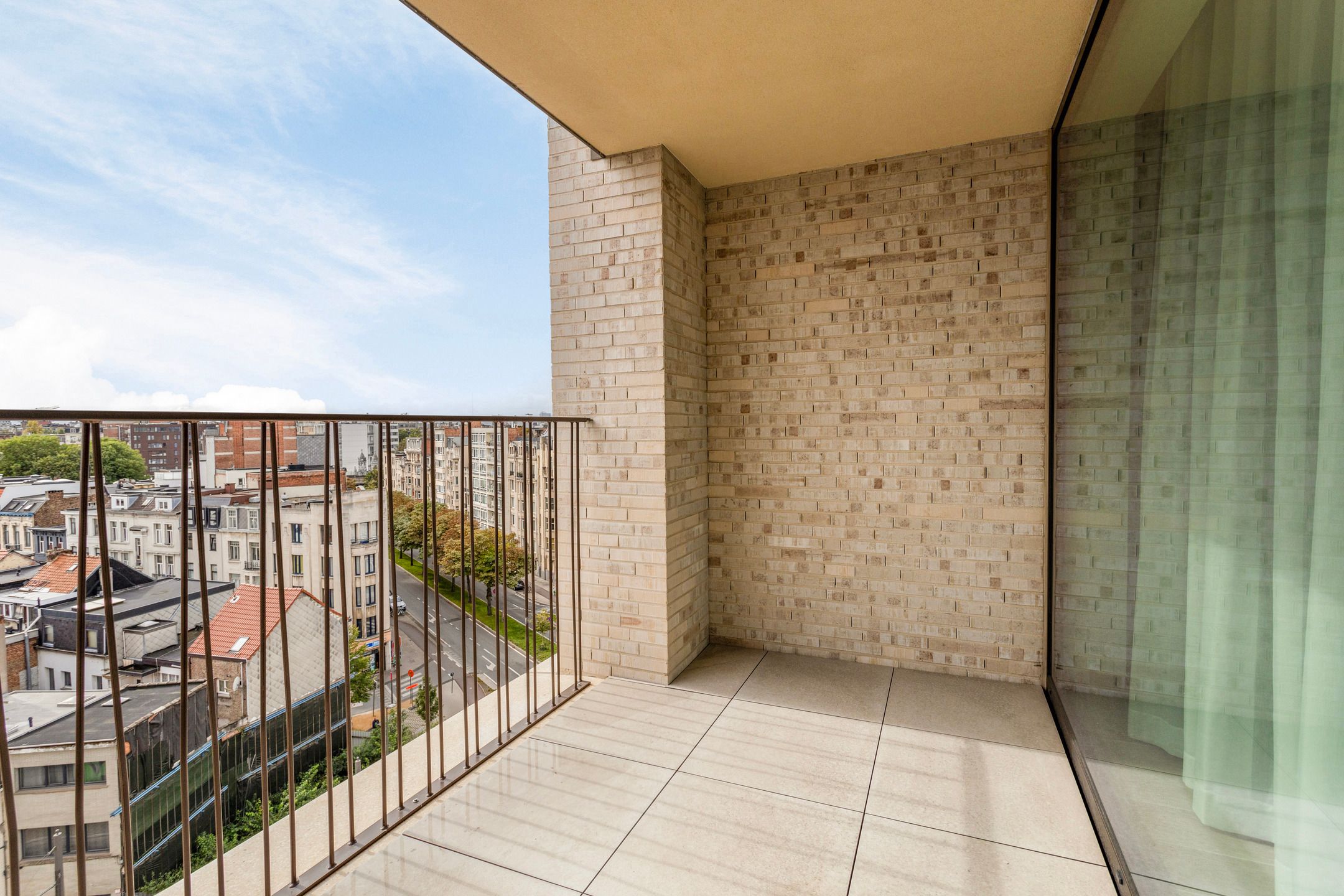 ANTWERPEN - Ruim drie-slaapkamerappartement met parking nabij Stadspark foto 14