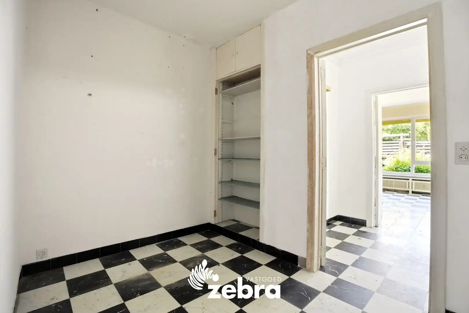 Te renoveren open bebouwing op toplocatie (Baronielaan) te Izegem! foto 13