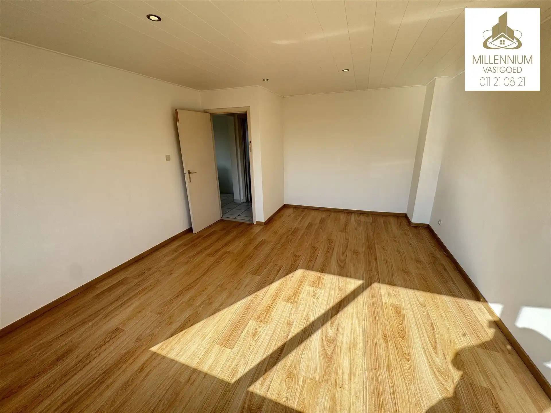 Ruime 4-Slaapkamerwoning en 2 Badkamers in Diepenbeek foto 16