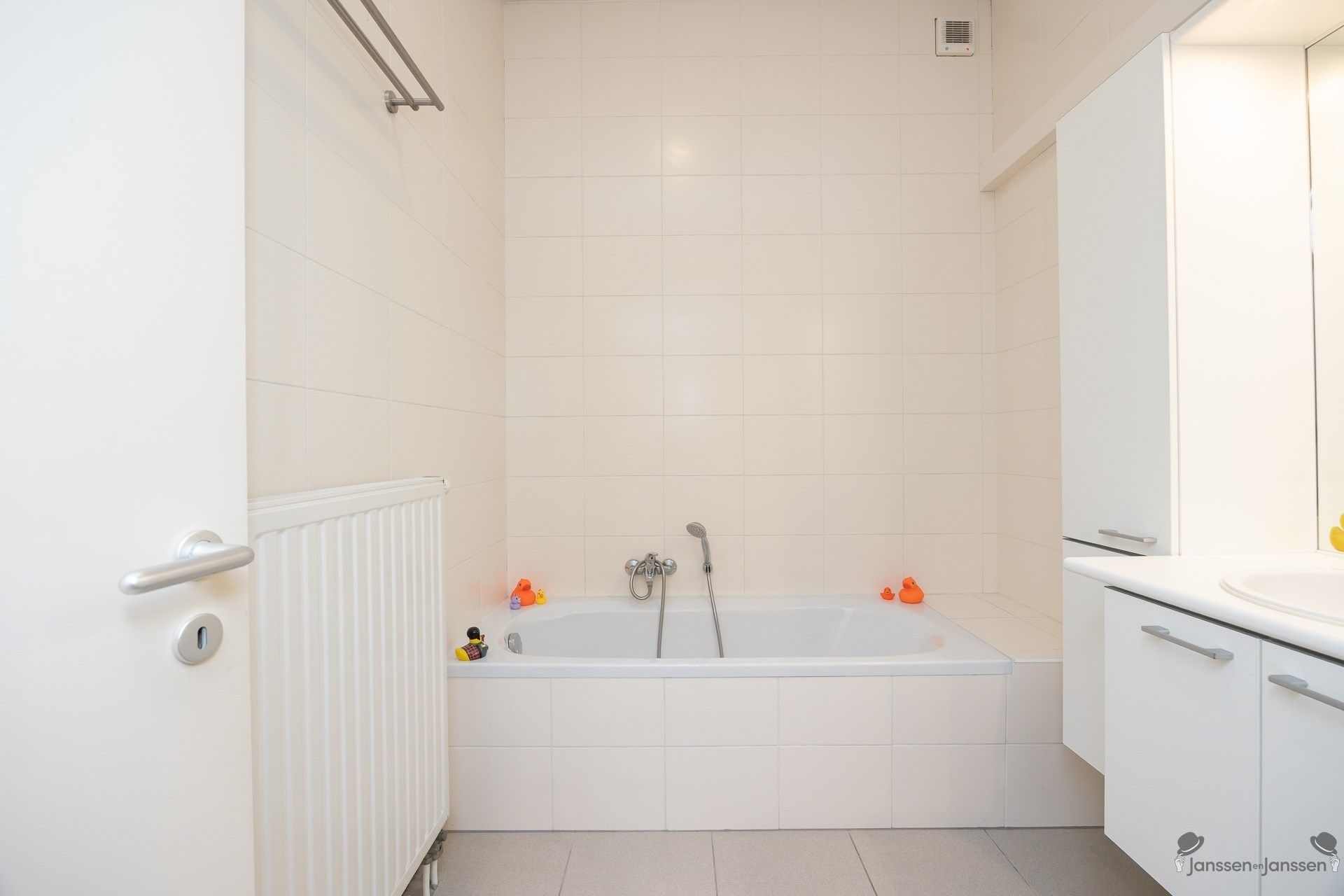 App met 3 slps, garage en berging foto 7