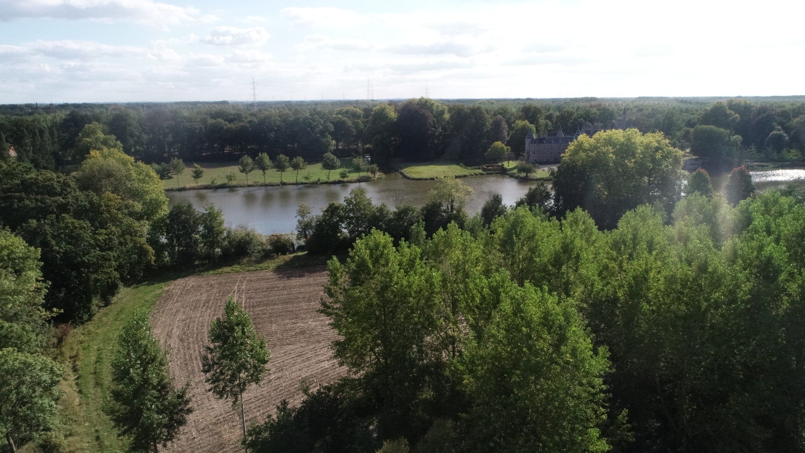 Landelijk gelegen, volledig gerenoveerde 3 slpk woning, op exclusieve ligging foto 9