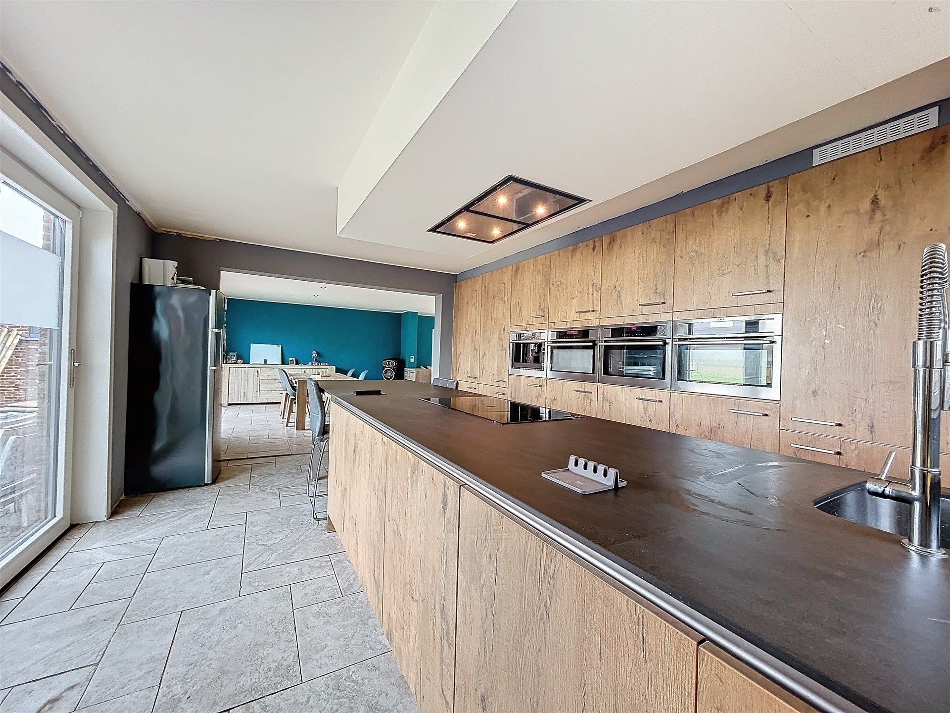 Woning met 3 slaapkamers en multifunctioneel bijgebouw op perceel van 1475m².  foto 6