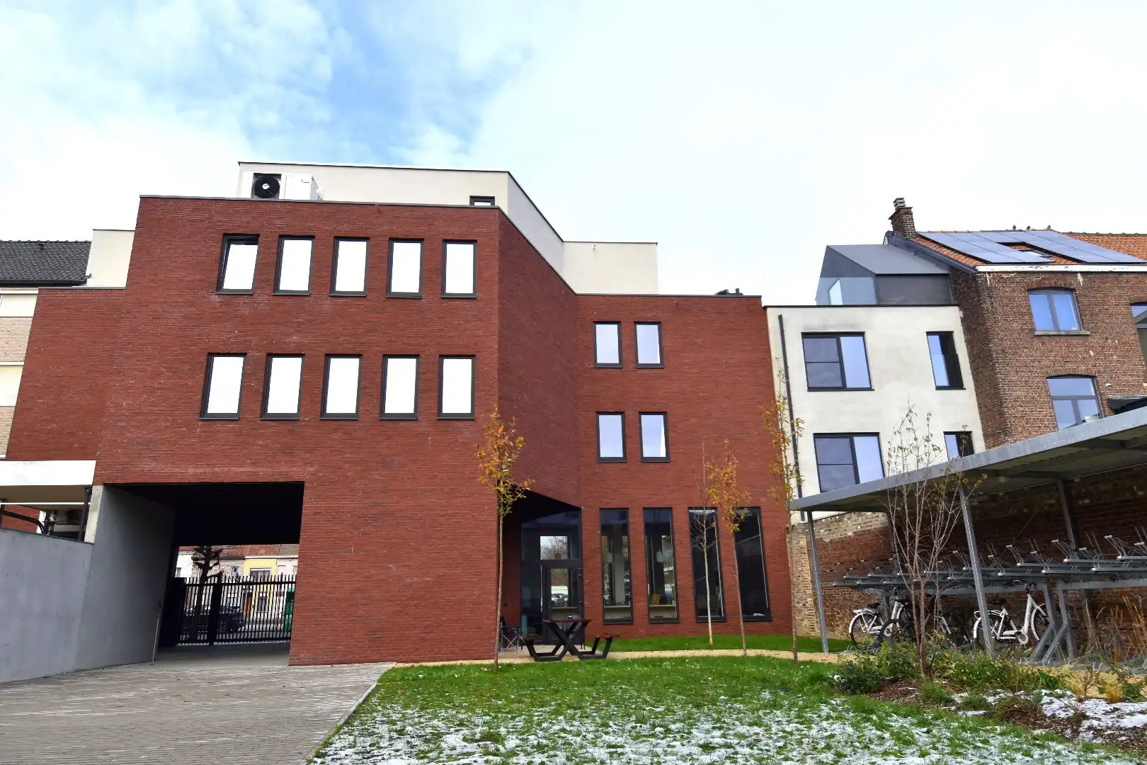 Studentenkamer (25,5 m²) te koop in "Residentie Amand 47" op het Sint-Amandsplein te Kortrijk foto 2