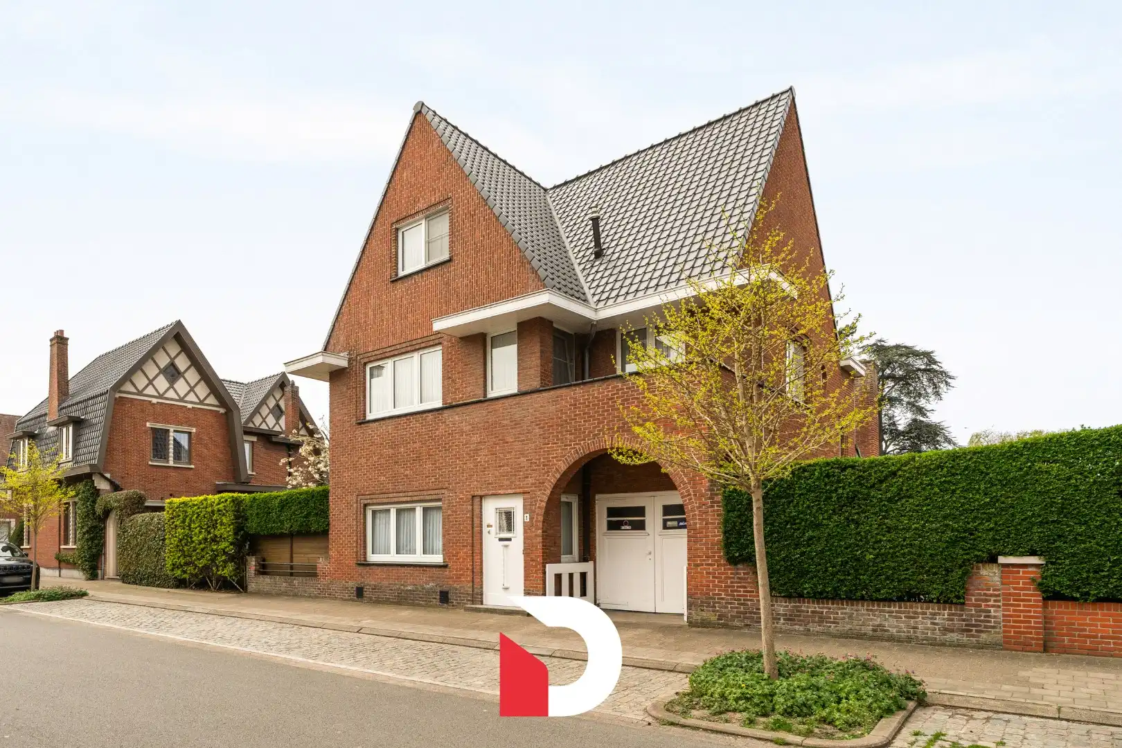 Modernistische villa met prachtige, zongerichte tuin gelegen te 'Kristus Koning'.  foto 28