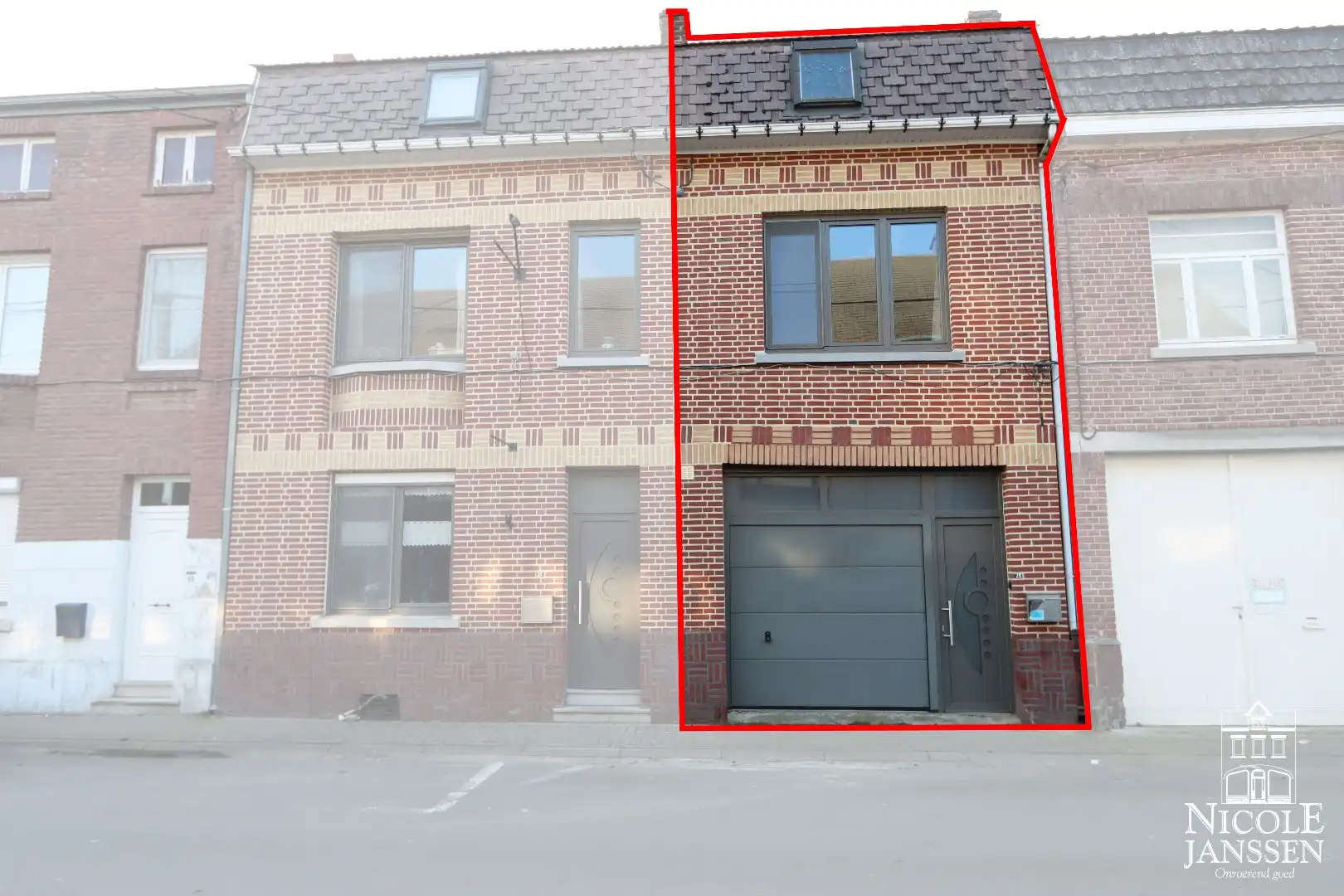 Gerenoveerde stadswoning met 2 slaapkamers en tuin  foto {{pictureIndex}}