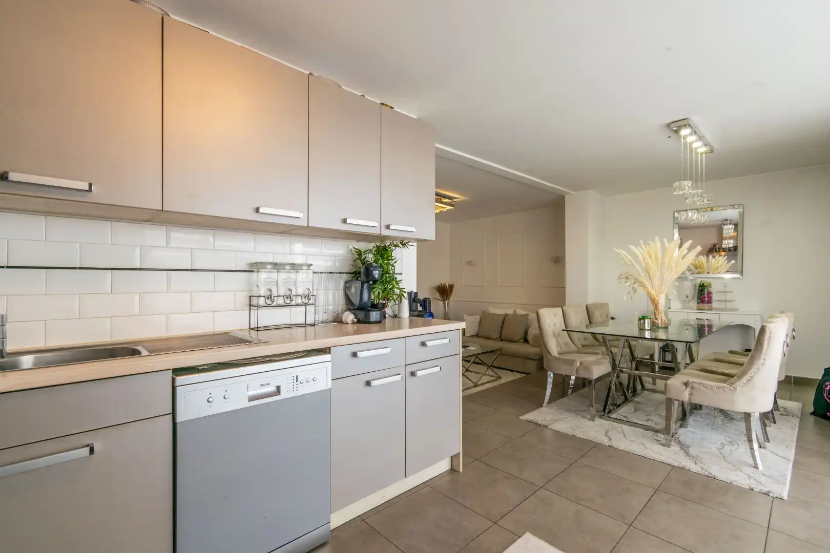 OPBRENGSTGEBOUW MET 4 RUIME APP + HANGAR (350m²)! foto 16