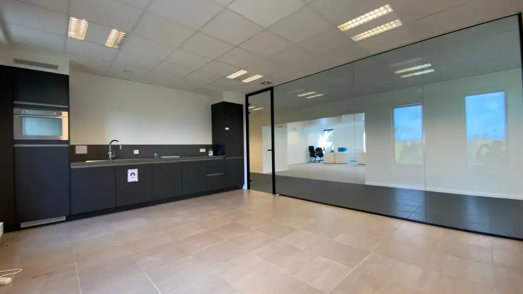 Instapklare kantoorruimte te huur vlakbij afrit E17 in Zele foto 14