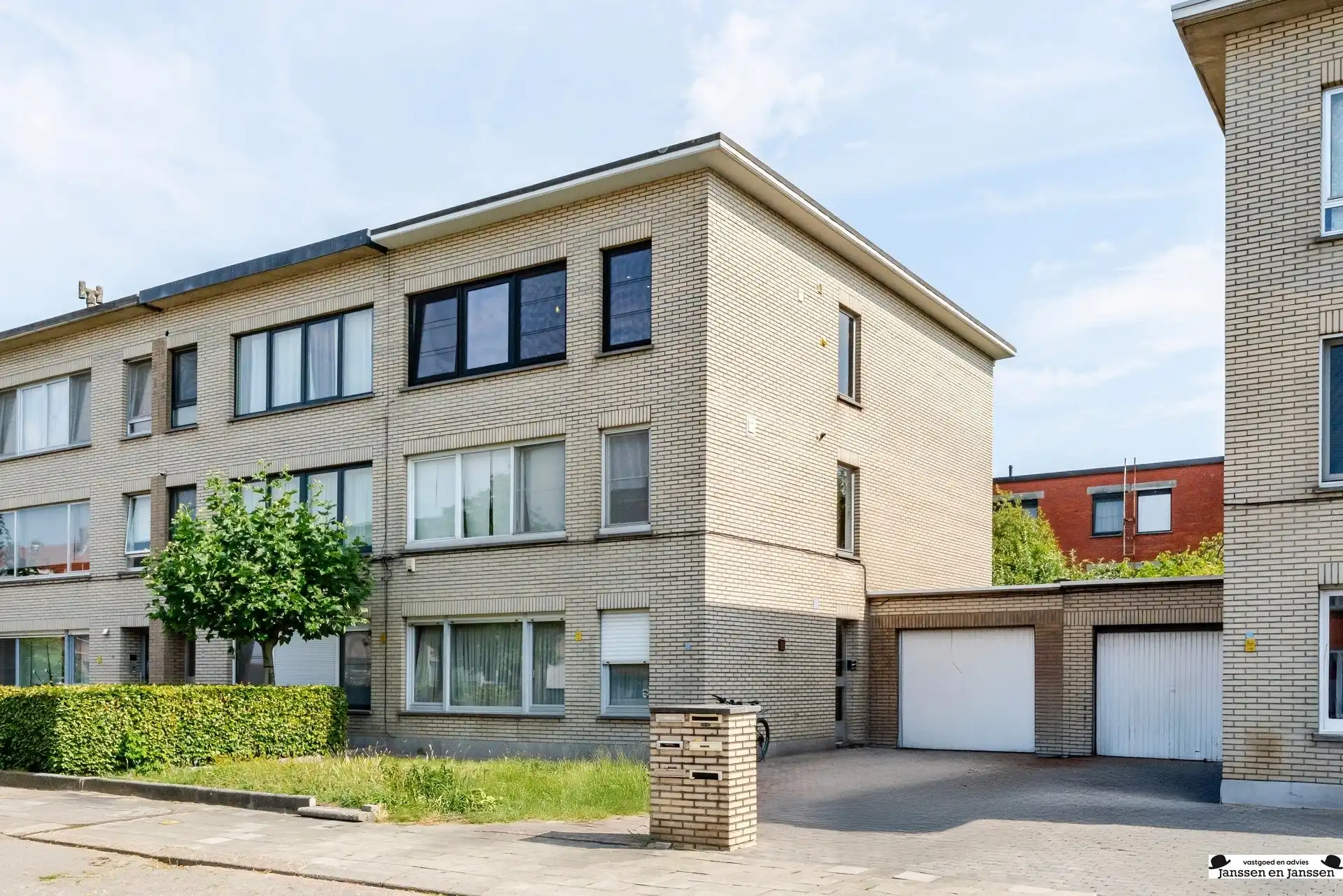 Instapklaar 2-slaapkamer appartement met terras foto 13
