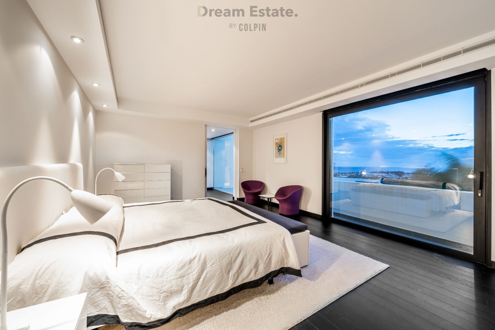 Prachtige villa met panoramisch uitzicht op zee te Los Flamingos Golf Resort, Benahavis. foto 14