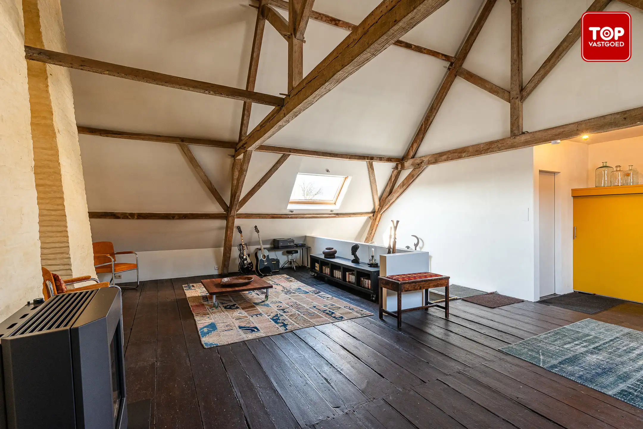 Authentieke en ruime woning met 3 slaapkamers, groot atelier en zonnige tuin foto 16