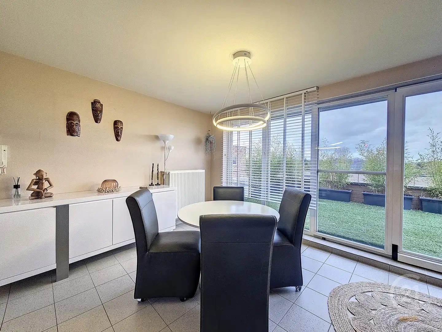 Ruim 2-slaapkamerappartement met terras – ook ideaal als investering foto 2