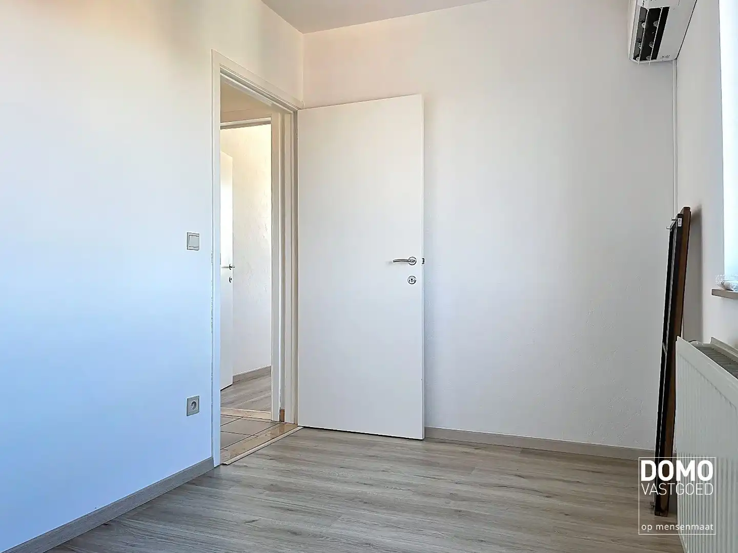 LICHTRIJK APPARTEMENT MET 2 SLAAPKAMERS EN GARAGEBOX foto 10