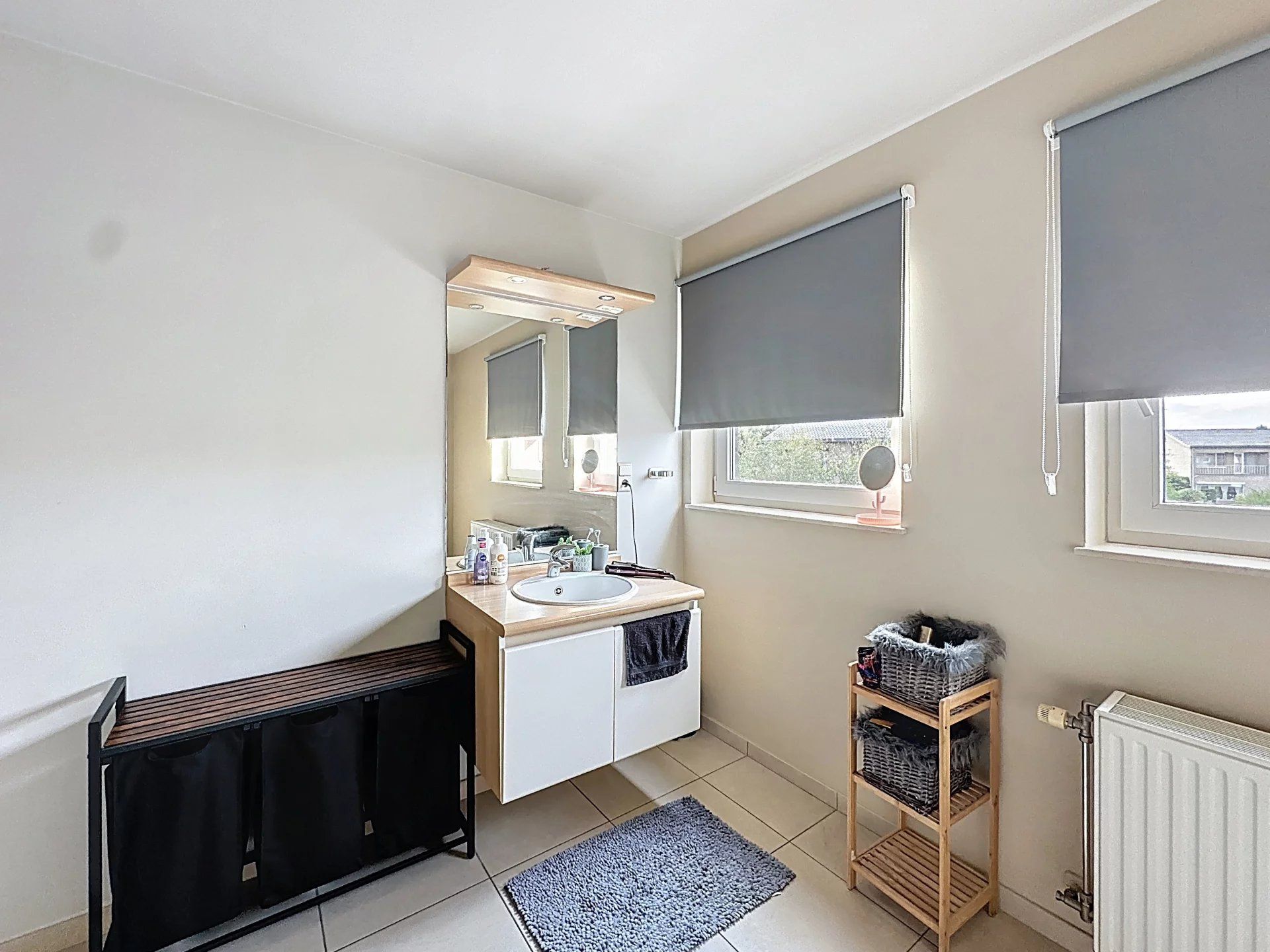 Rijwoning met 3 slaapkamers en een tuin met berging. foto 12