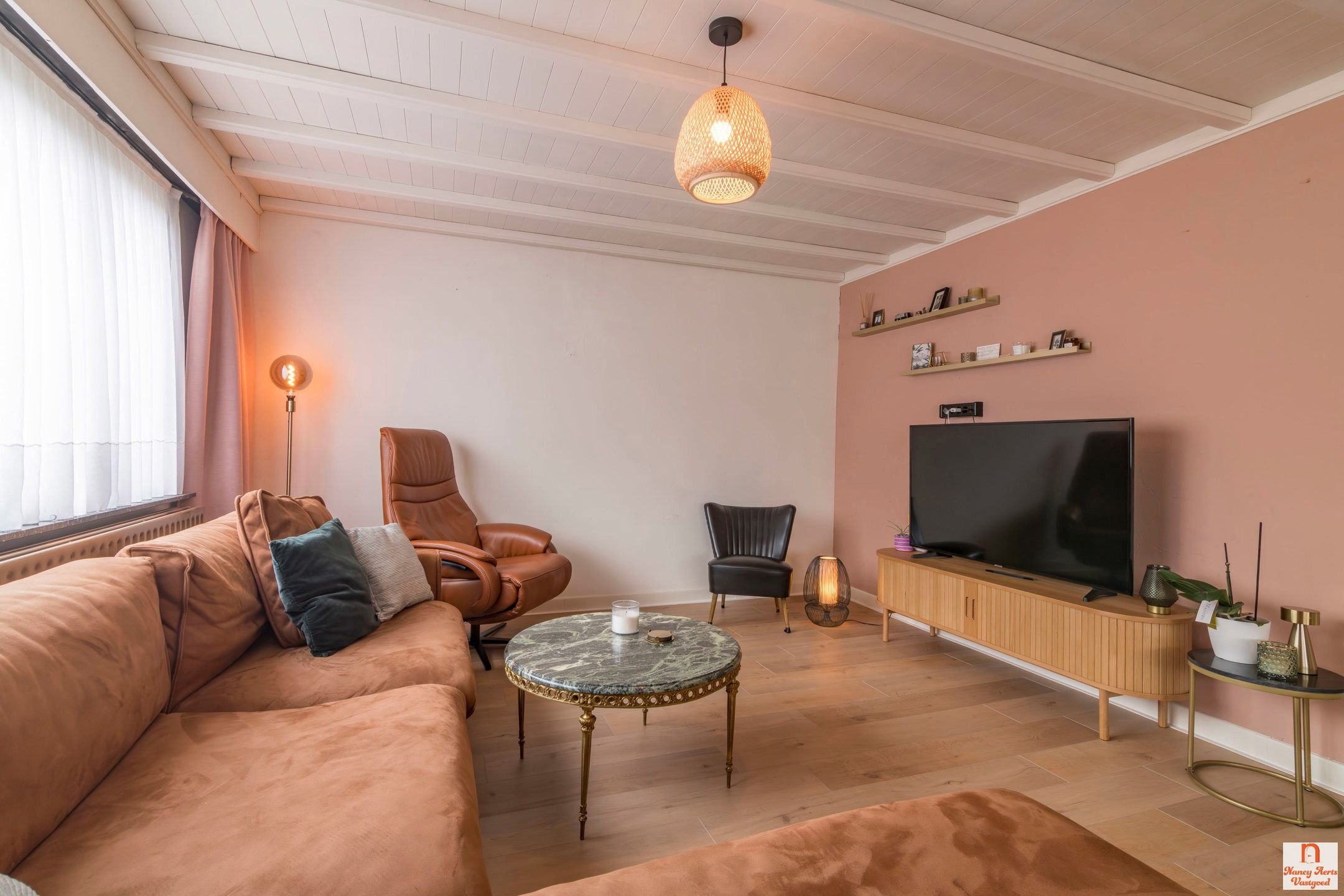 Sfeervolle jaren ’60-woning met grote tuin in rustige straat foto 8