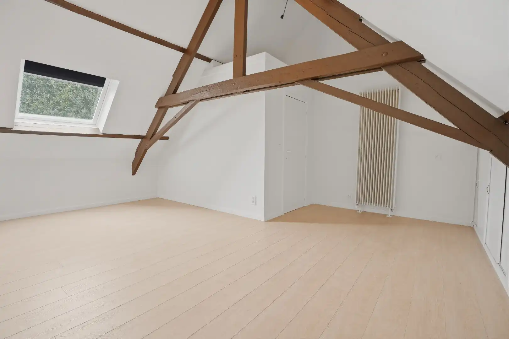Recent gerenoveerde woning (2026), centraal gelegen aan het marktplein van Merkem! foto 13