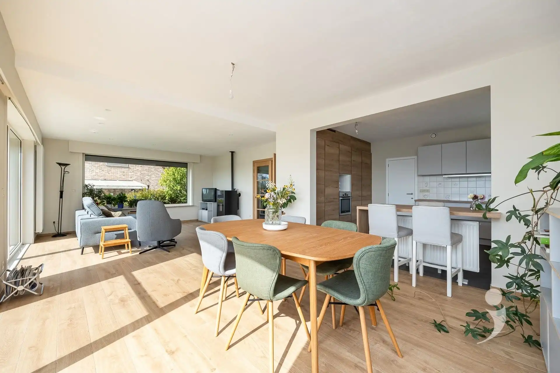 Gerenoveerde woning met prachtig zicht over de velden foto 2