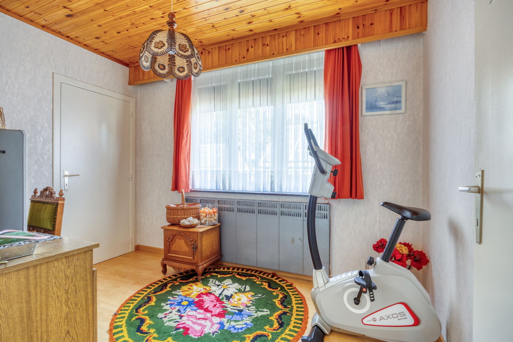 Charmante gezinswoning met 3 slaapkamers, 2 badkamers en ruime tuin op toplocatie. foto 24
