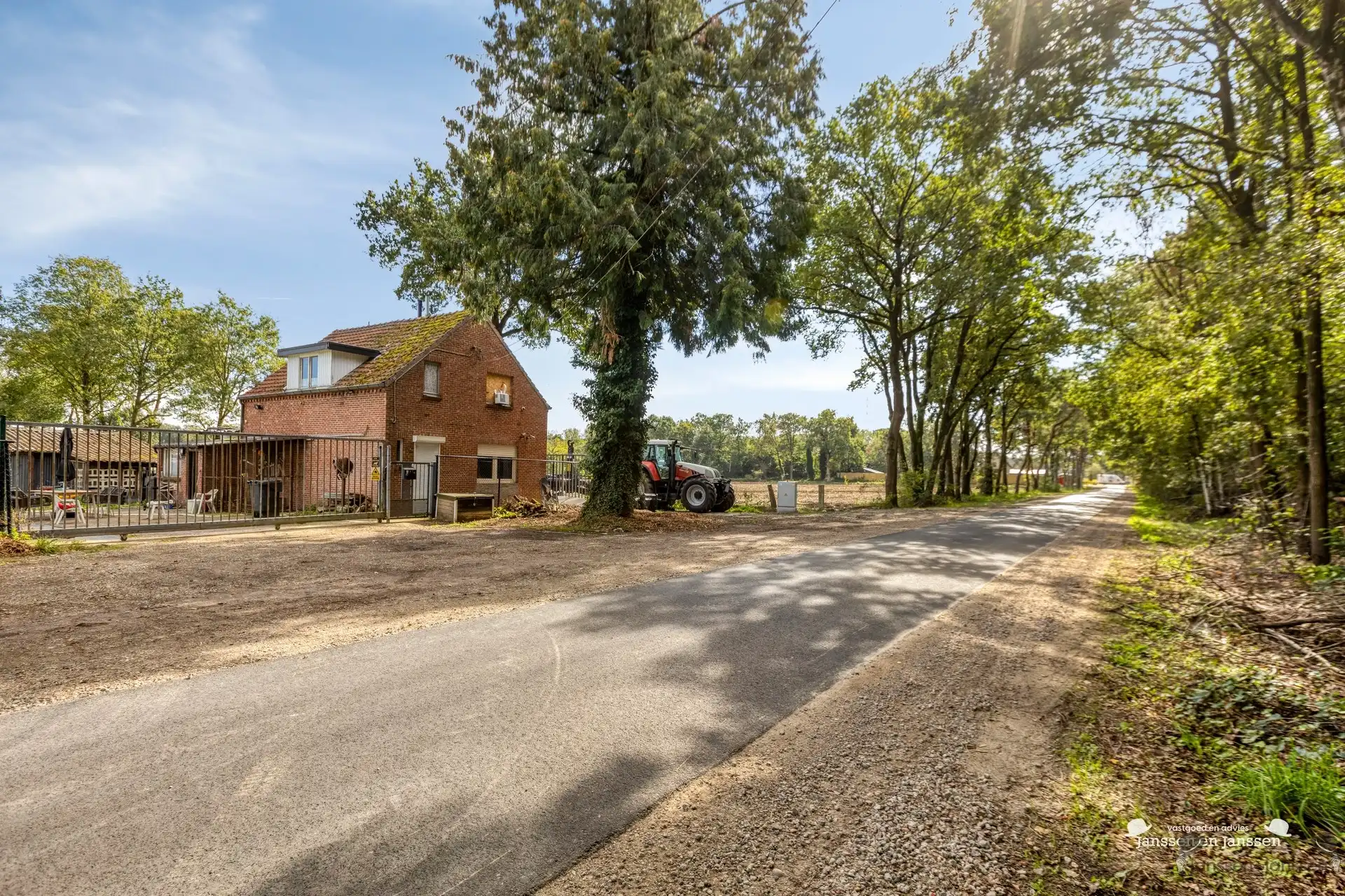 Hoofdfoto van de publicatie: Uniek wonen op een riant perceel van 4.830 m² in Hechtel