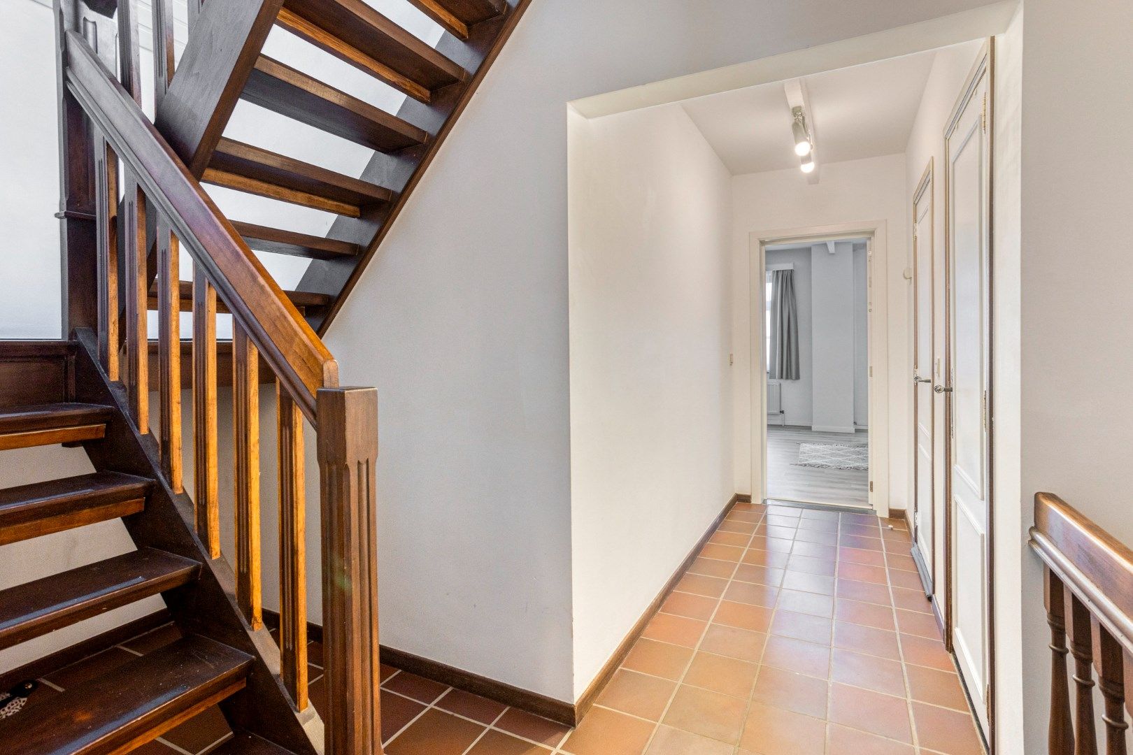 Rustig gelegen open bebouwing met 5 slaapkamers, 3 badkamers, dubbele garage en zonnige tuin in Tervuren – EPC 201 kWh/m² – bewoonbare oppervlakte 339 m² foto 16