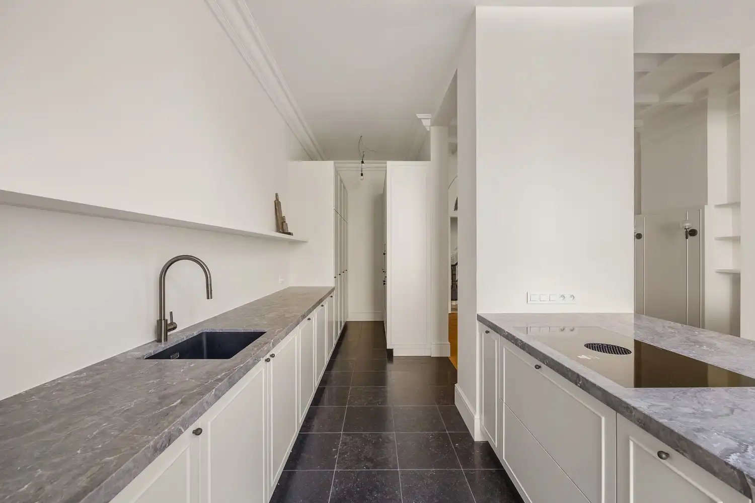 Prestigieuze en totaalgerenoveerde herenwoning (EPC B!) in eclectische stijl met zalige stadstuin op toplocatie aan de Jan Van Rijswijcklaan foto 10