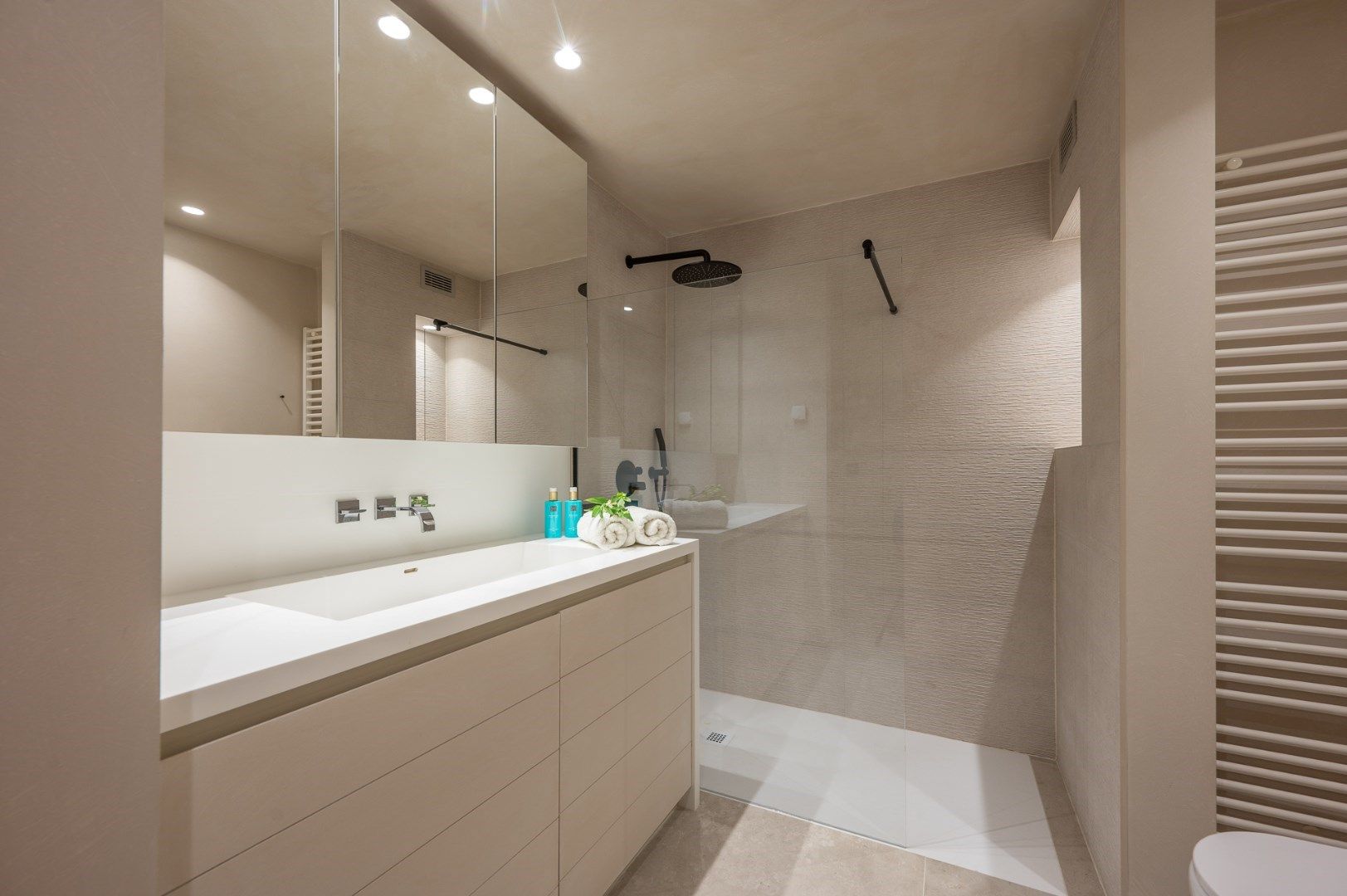 Luxueus gerenoveerd duplex dakappartement met mooie zonneterrassen gelegen in het centrum van Knokke. foto 28