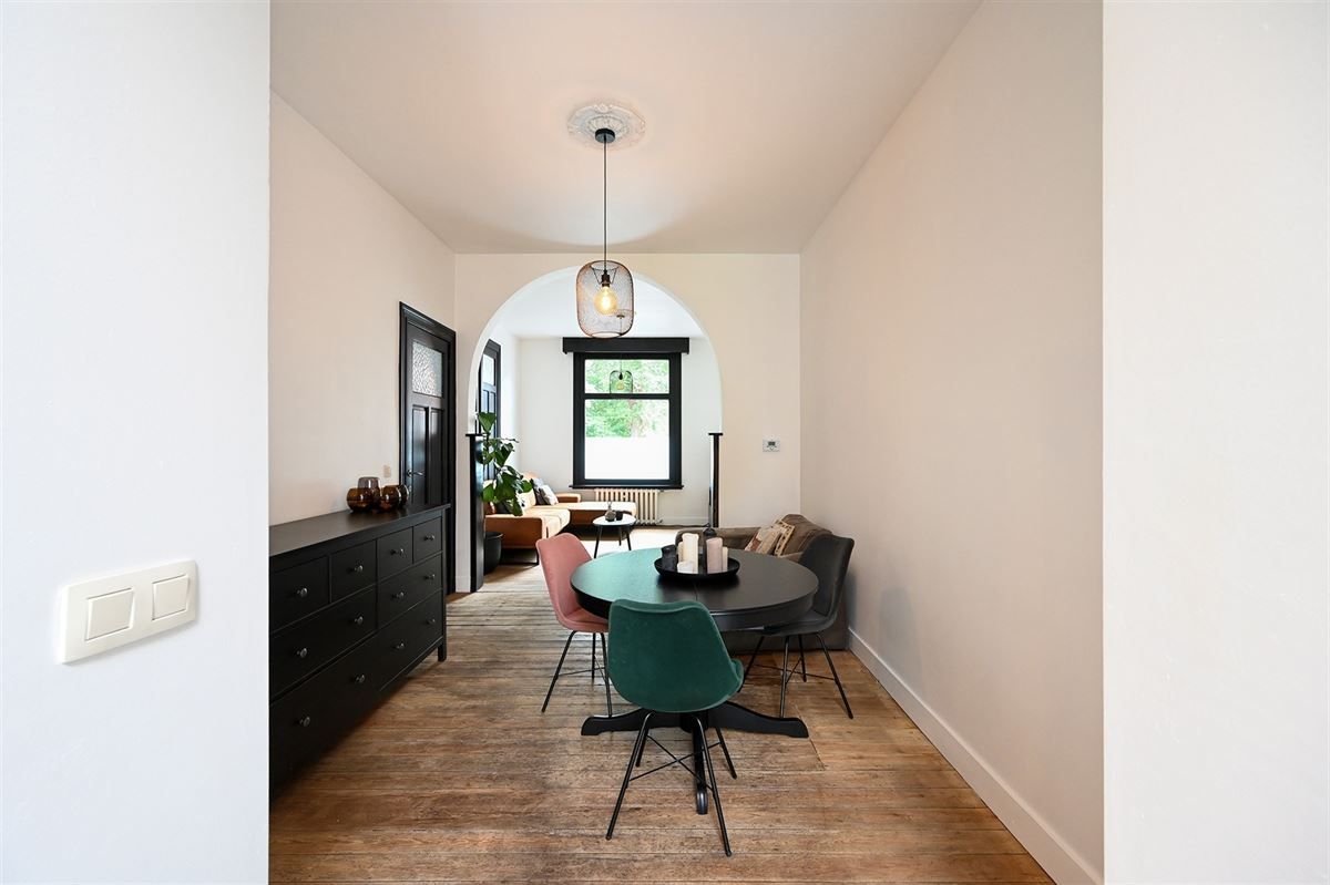 Gerenoveerde woning met leuke authentieke elementen foto 9
