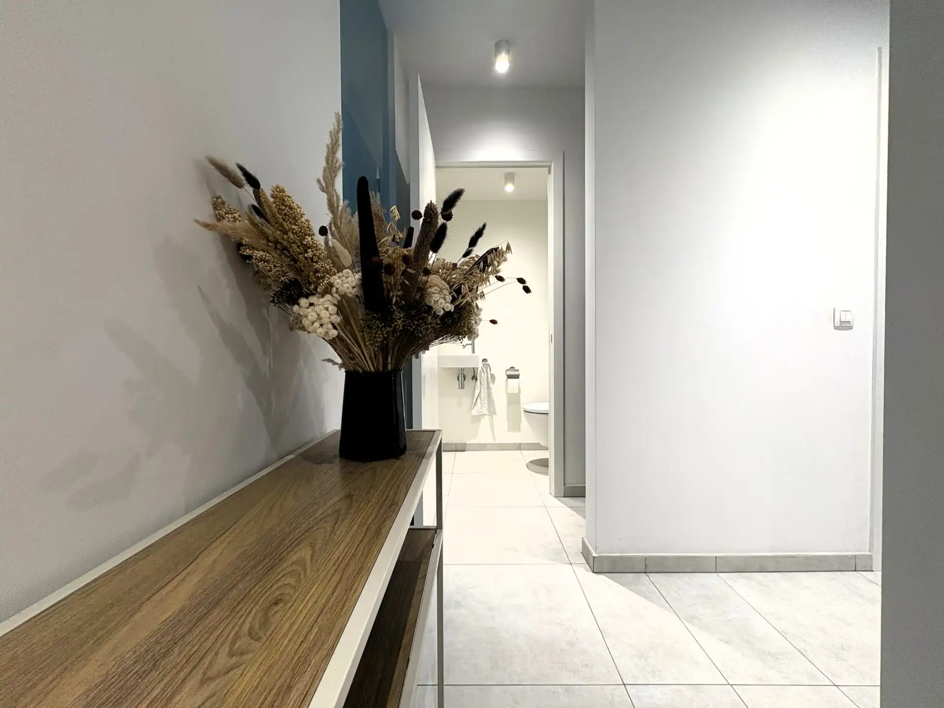 Prachtige afgewerkt nieuwbouwappartement in centrum Waregem foto 2