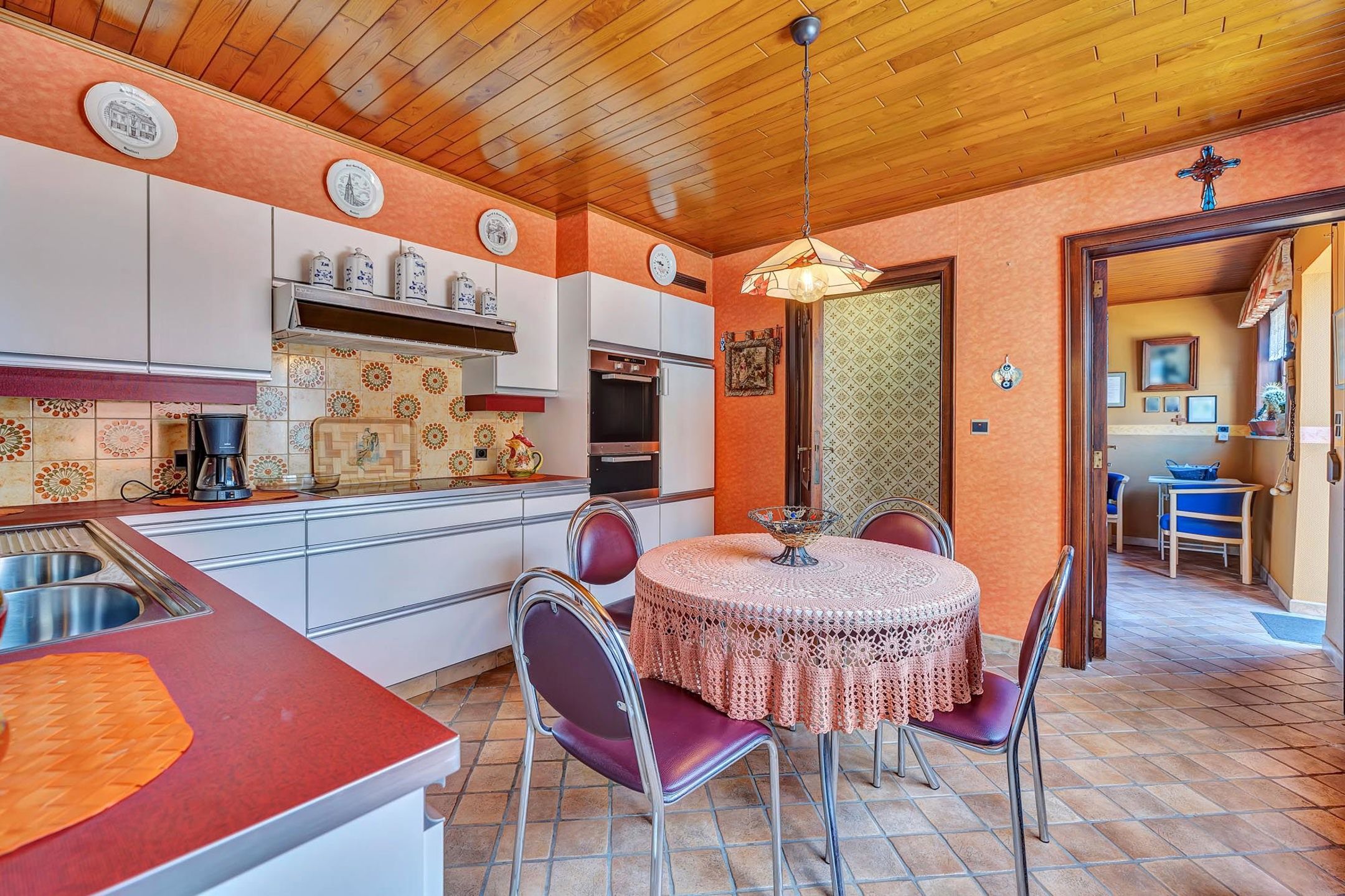 Charmante woning met 3 slpk met garage/(kleine)handelsruimte foto 8
