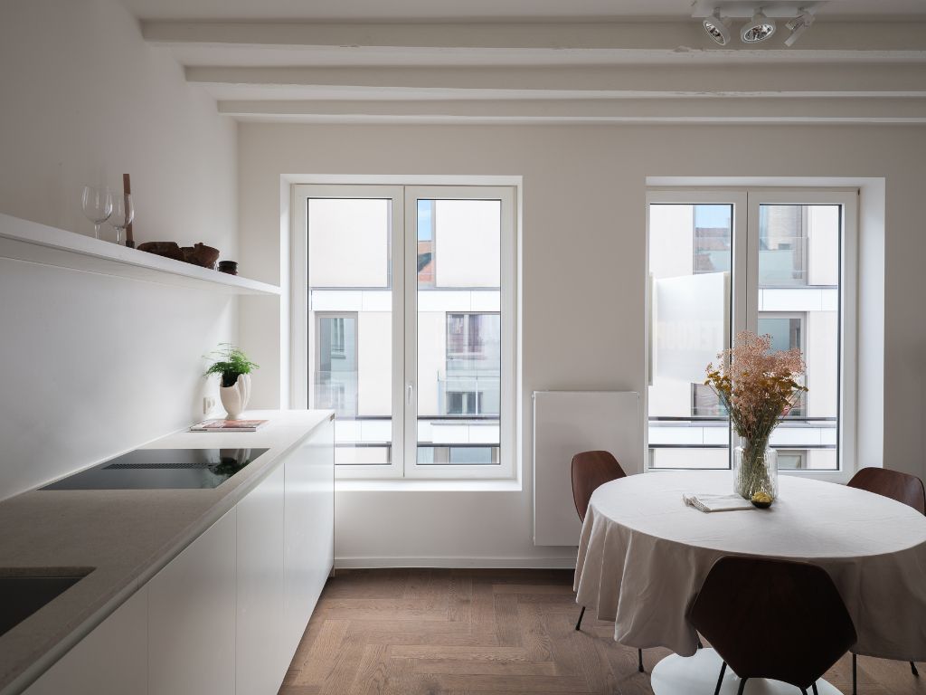 Hoogwaardig gerenoveerd 3 slaapkamer appartement nabij Gent Zuid foto 4