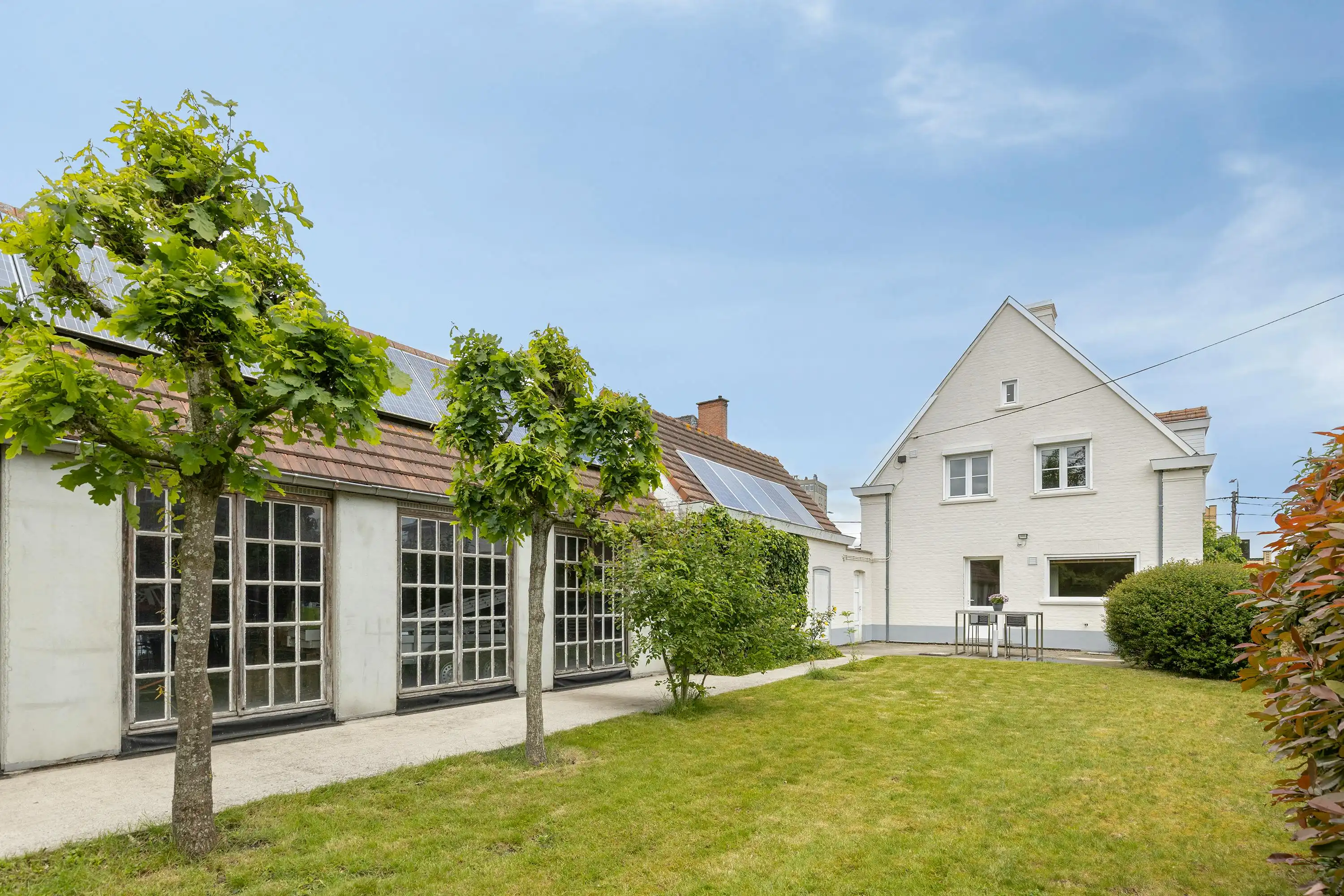 Villa te koop in Roeselare met ruim bijgebouw op 832 m² foto 2