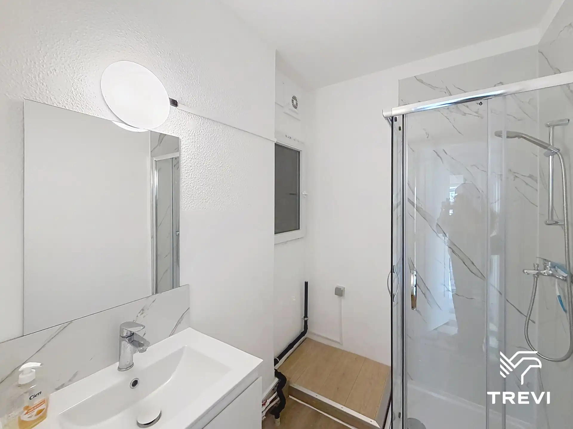 Gerenoveerd appartement met 2 slaapkamers foto 12