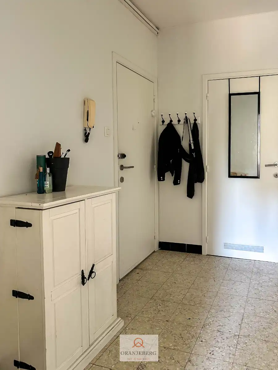 Gezellig 2 slaapkamer appartement nabij Gent-Sint-Pieters met terras en 2 kelderbergingen foto 4