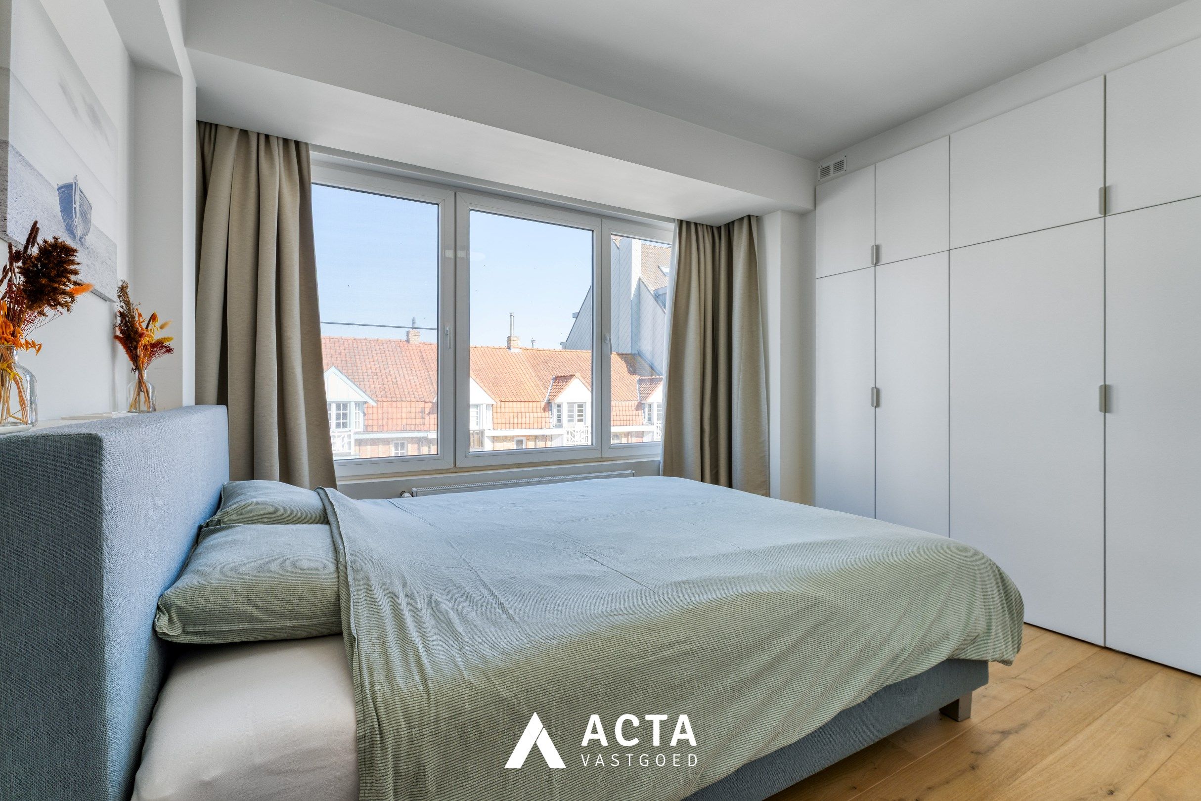 Gerenoveerd appartement met twee slaapkamers in Mariakerke foto 14