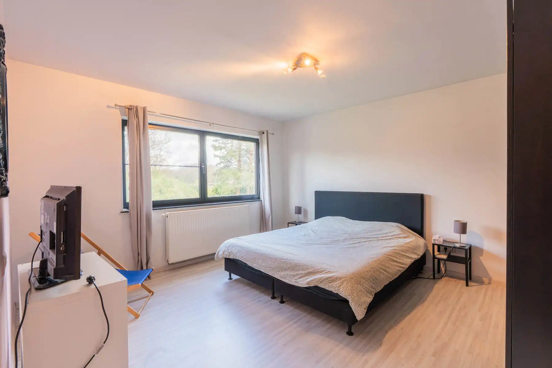 Ruime en moderne open bebouwing met prachtige tuin foto 22