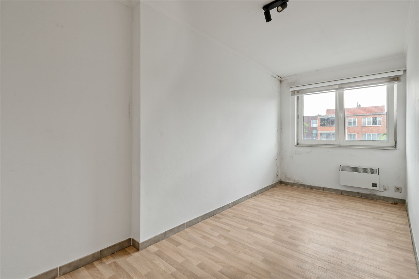 Te renoveren opbrengsteigendom met 2 aparte units. foto 9