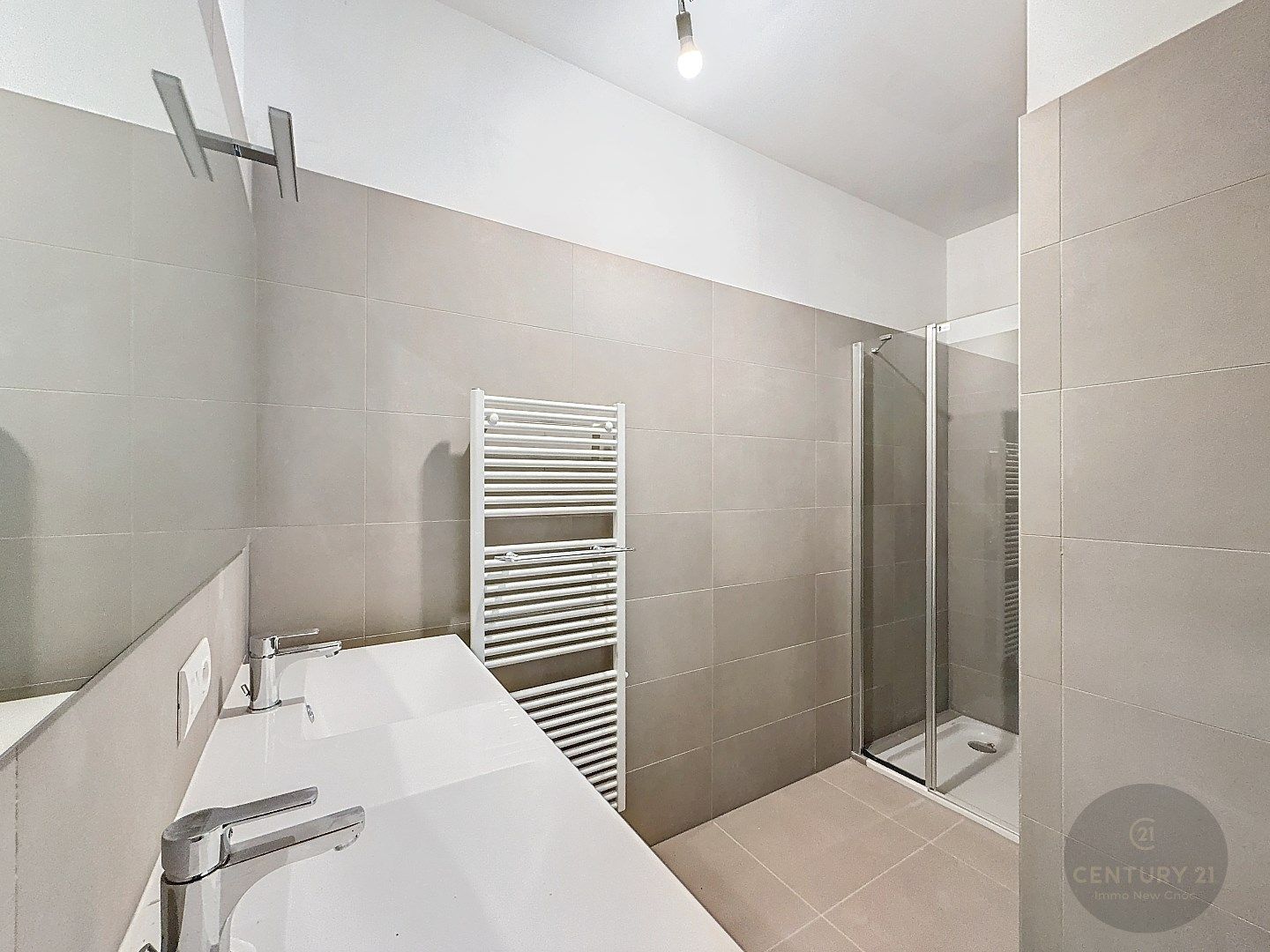 SUBLIEM nieuw 2 slaapkamer app met TERRAS! foto 9