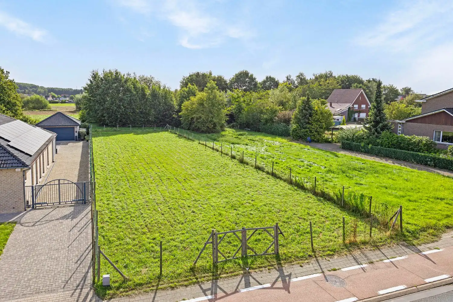 Oost georiënteerde bouwgrond van 7 are 77 centiare, voor een open bebouwing te Aarschot ! foto 2